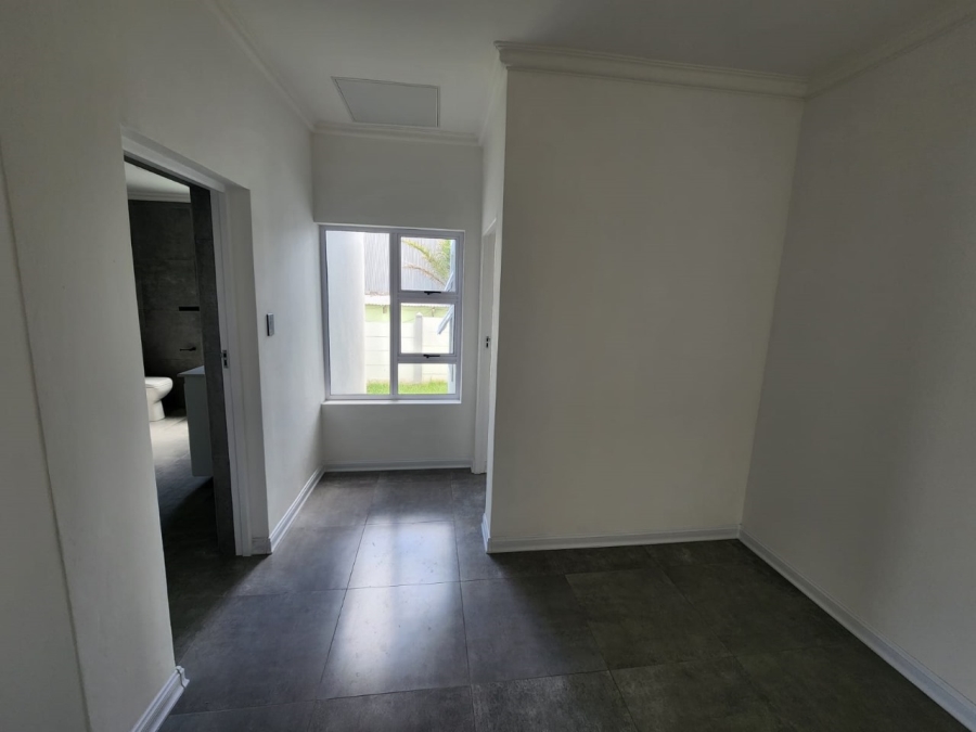To Let 3 Bedroom Property for Rent in Aston Bay Eastern Cape